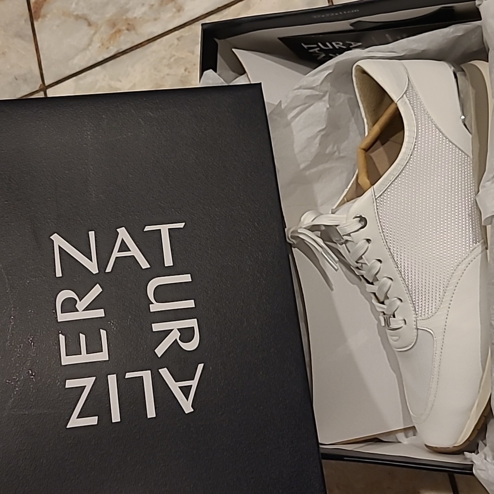 NWT Naturalizer Sneaker